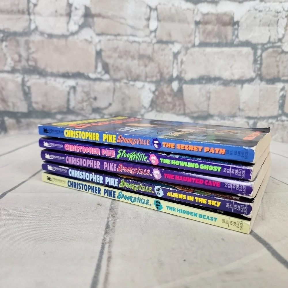 Vintage 90s Christopher Pike Spooksville Paperback Novels Set  of 5 - Picture 2 of 12